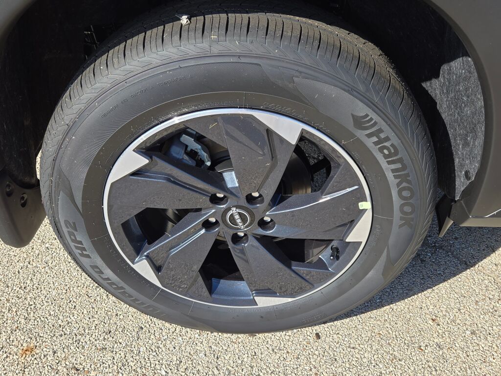 2026 Nissan Rogue SV photo 8