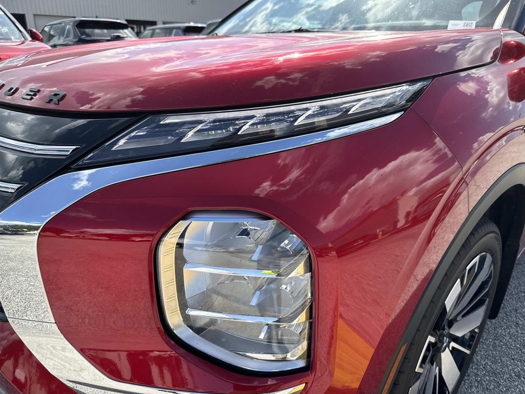 2025 Mitsubishi Outlander SEL photo 9