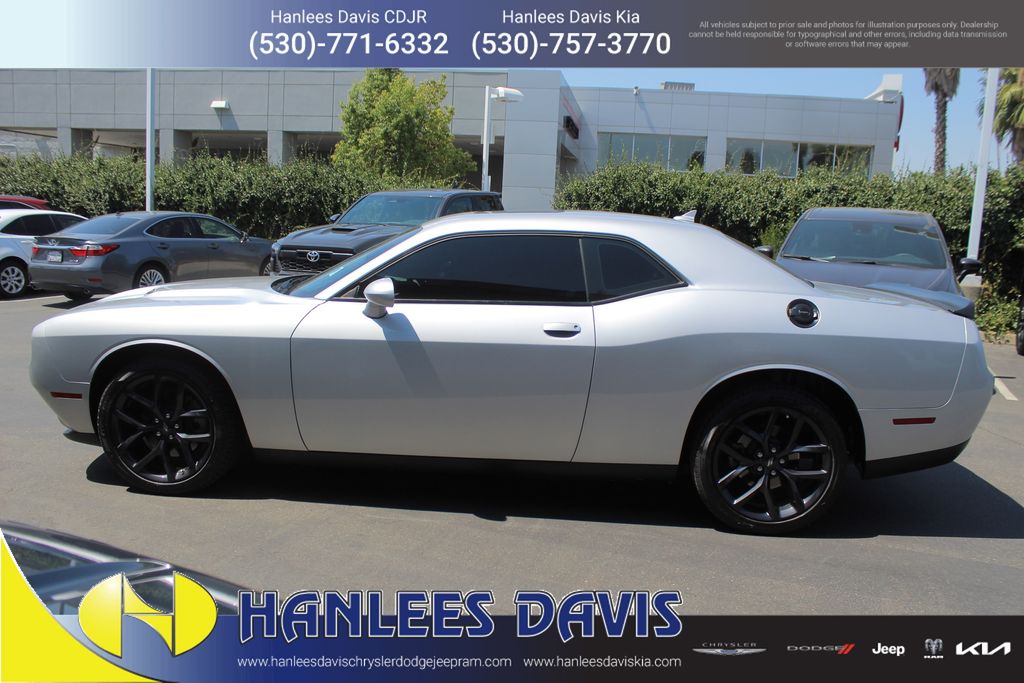 2023 Dodge Challenger SXT photo 9