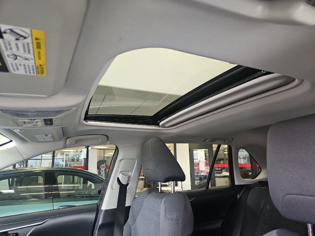 Used 2019 GRAY Toyota XLE image 26