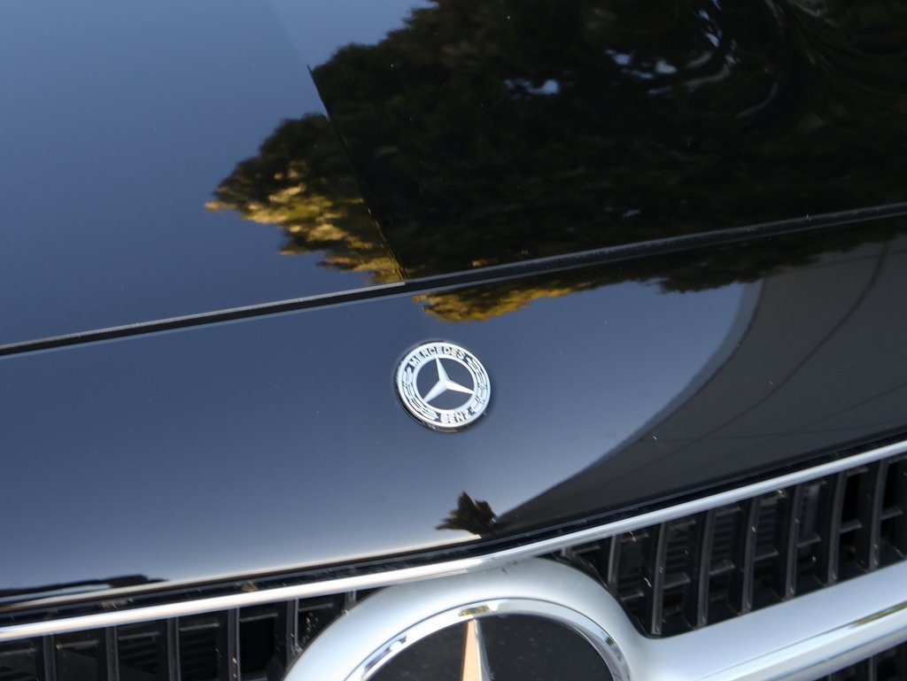 2025 Mercedes Benz C 300 4MATIC photo 2