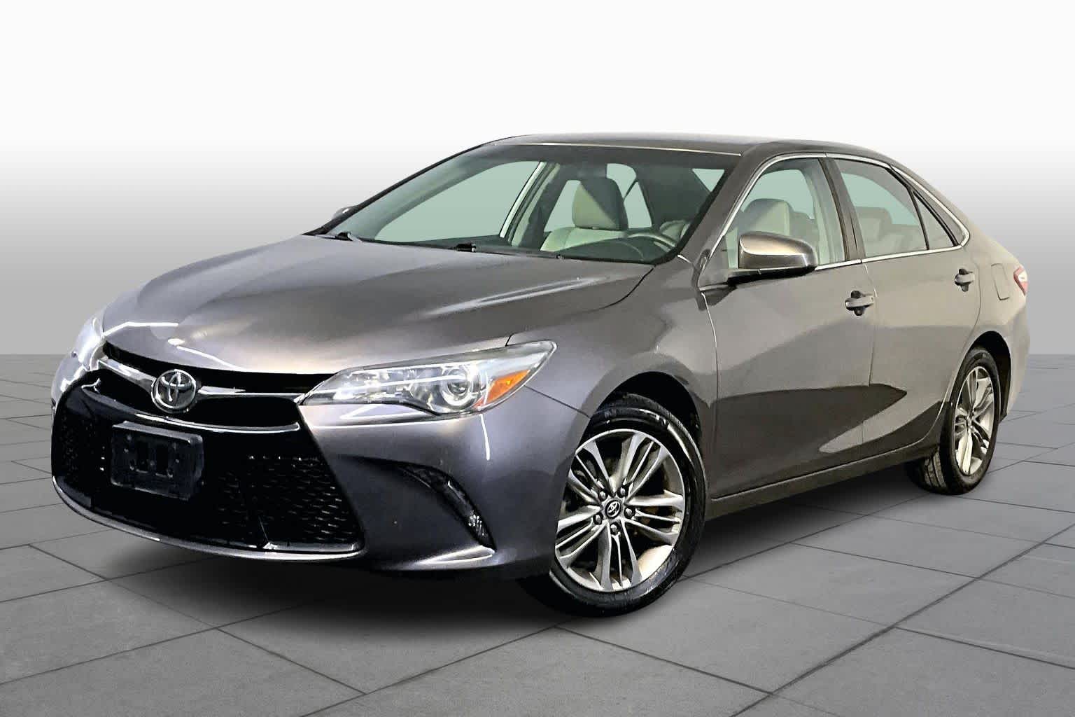 2016 Toyota Camry Special Edition's photo