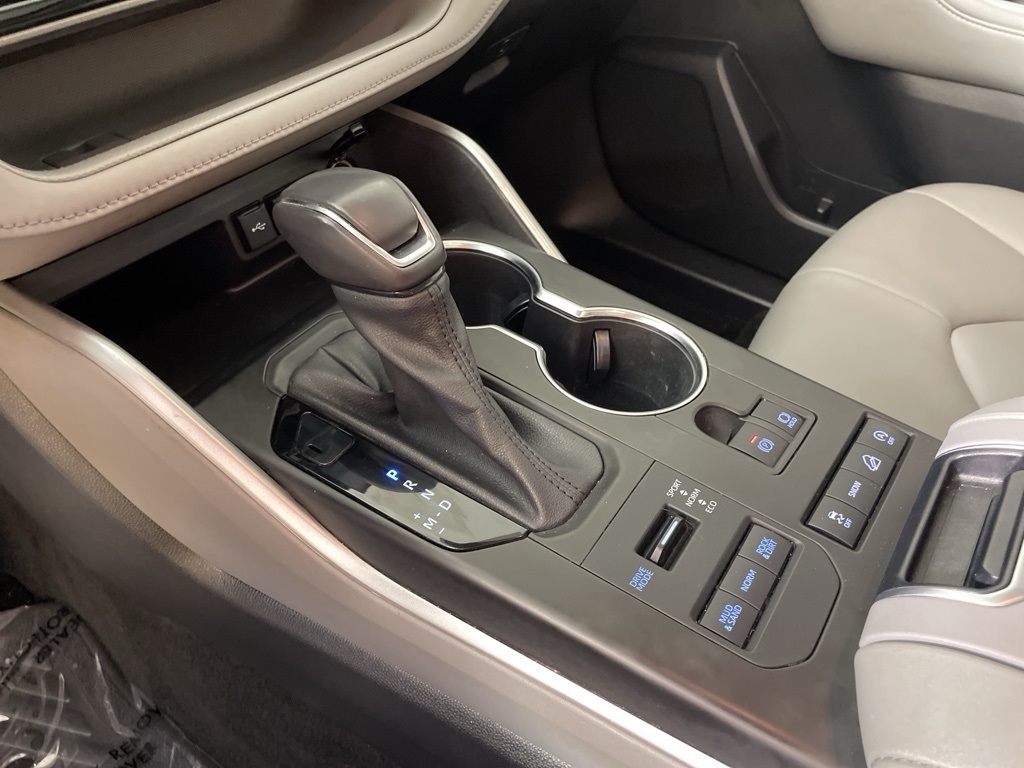 2021 Toyota Highlander XLE photo 30