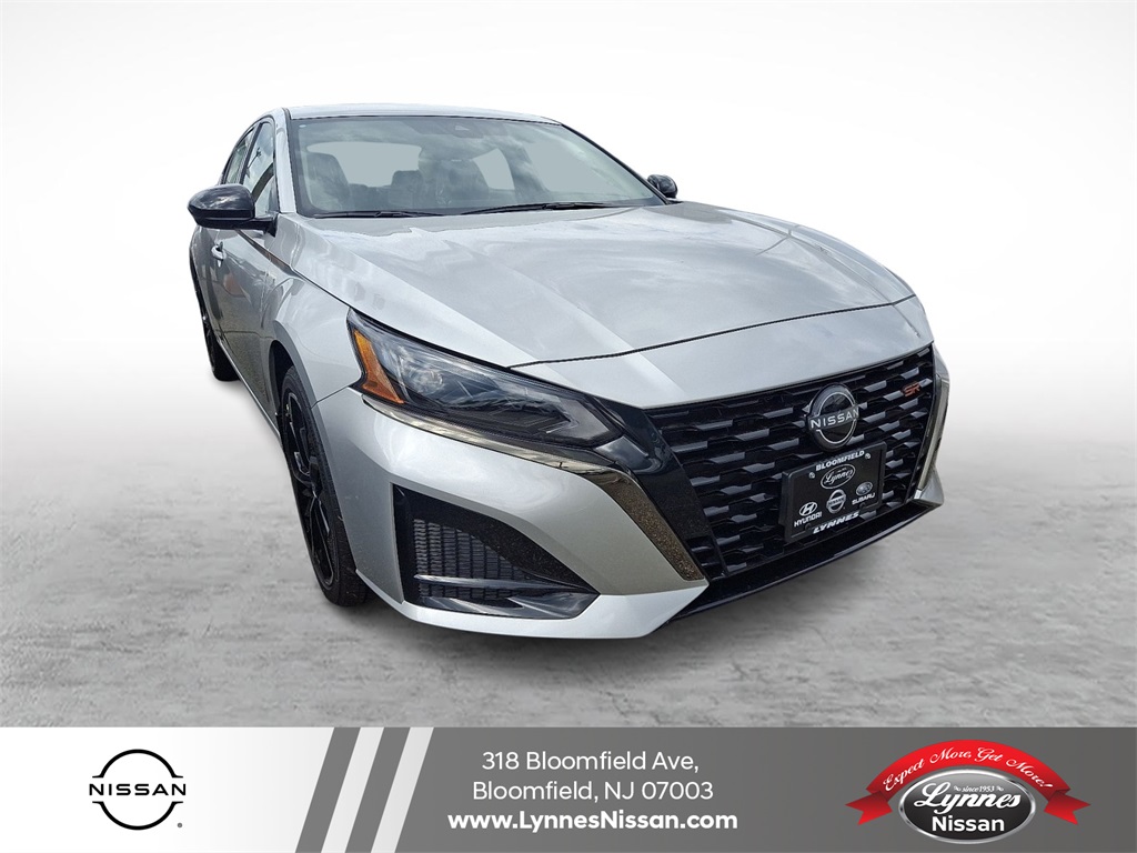 2025 Nissan Altima SR's photo