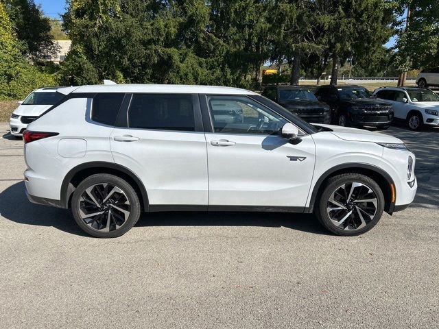2023 Mitsubishi Outlander PHEV photo 4
