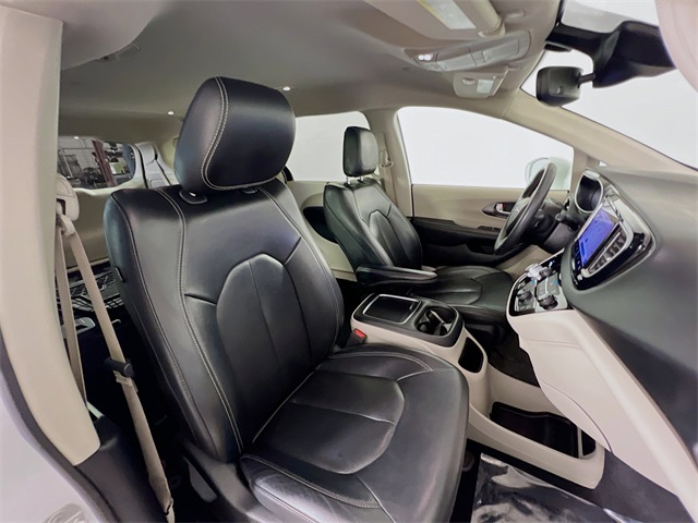 2022 Chrysler Pacifica Touring L photo 22