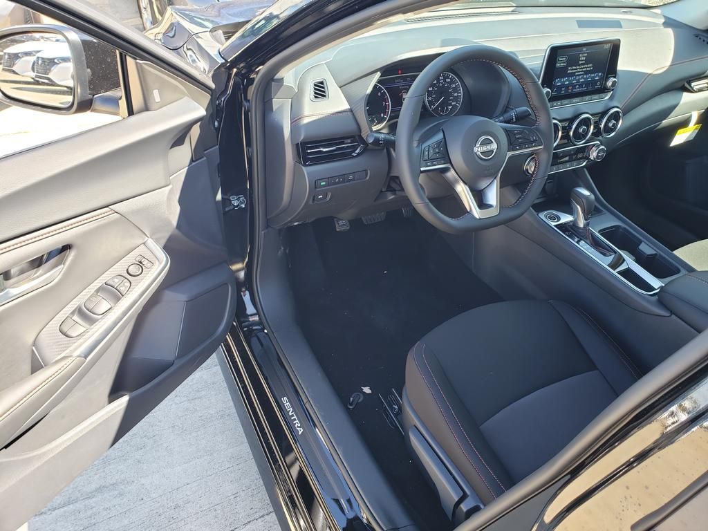 2025 Nissan Sentra SR Midnight Edition photo 6