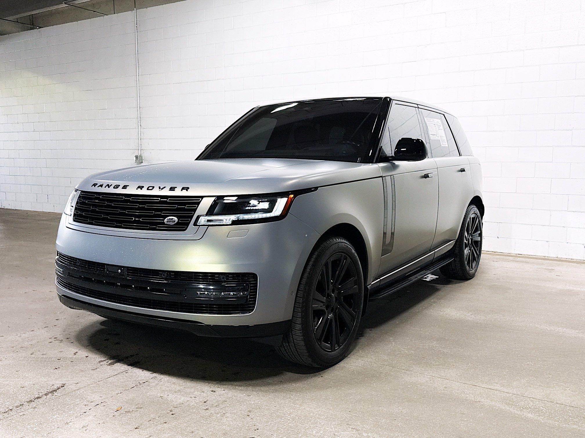 2023 Land Rover Range Rover SE's photo