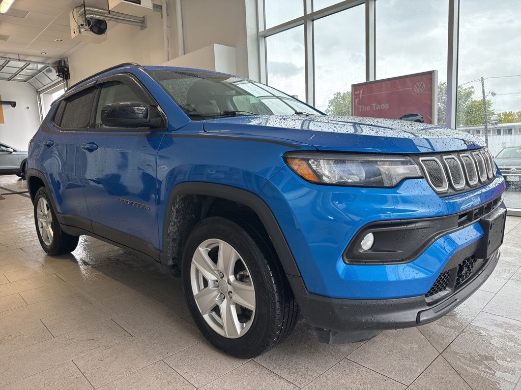 2022 Jeep Compass Latitude photo 3