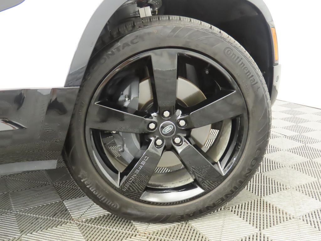 2025 Land Rover Defender 110 X-Dynamic SE photo 33