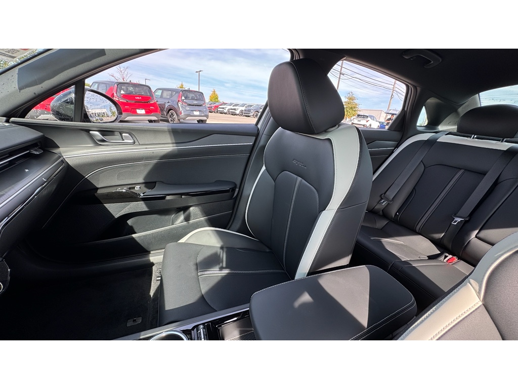 2026 Kia K5 GT-Line photo 9