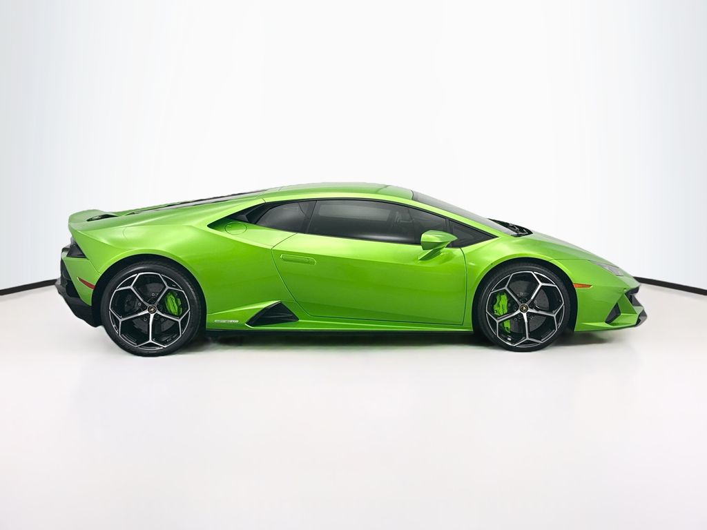 2021 Lamborghini Huracan Evo Base photo 4