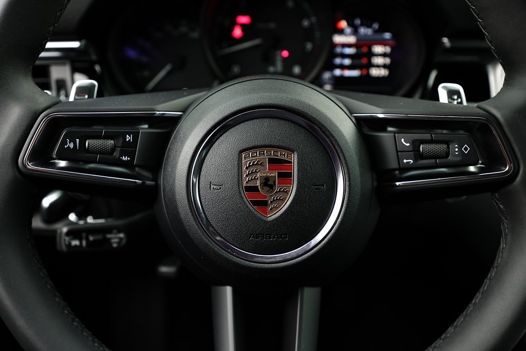 2025 Porsche Macan T photo 33