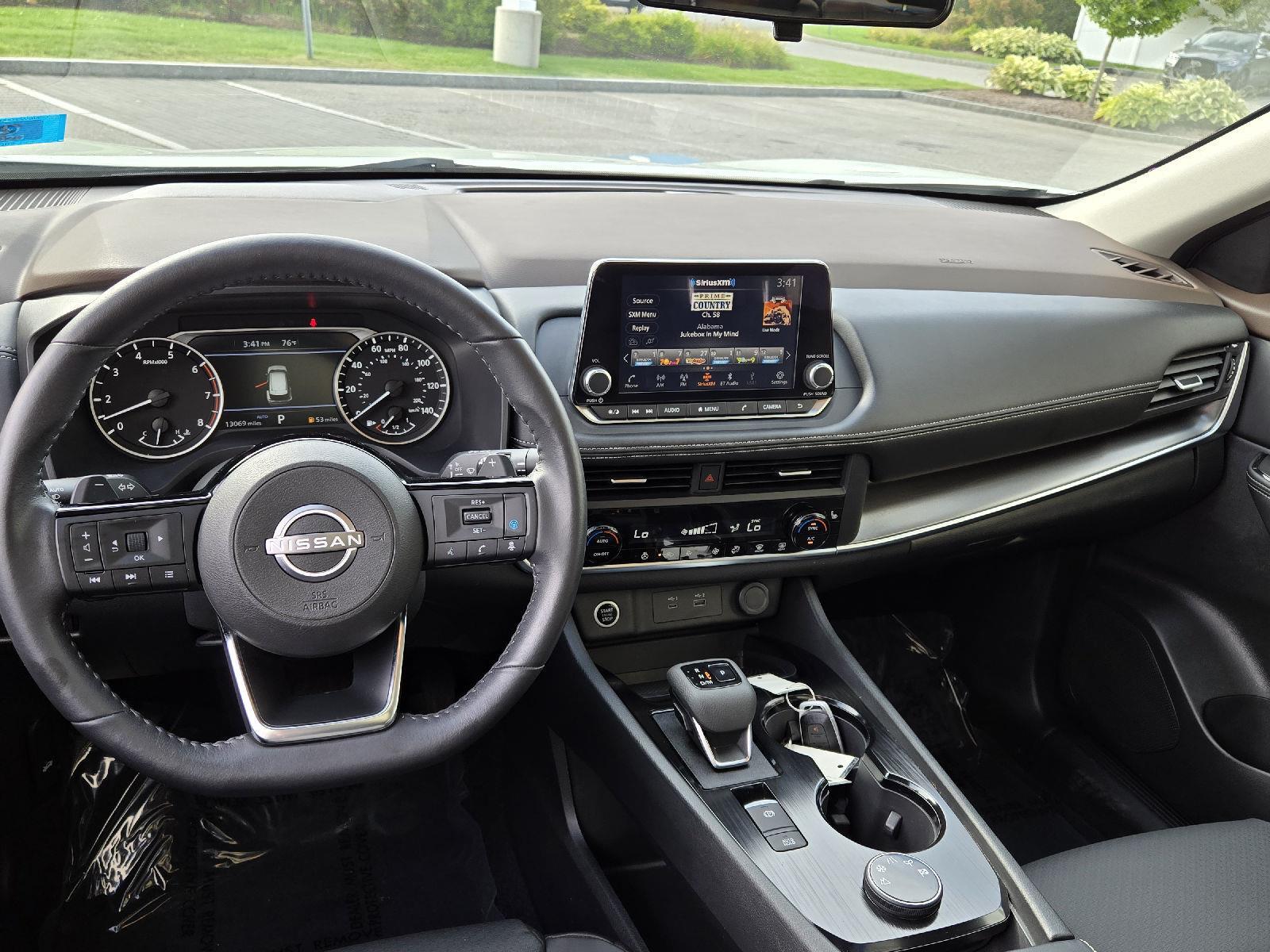 2023 Nissan Rogue SV photo 9