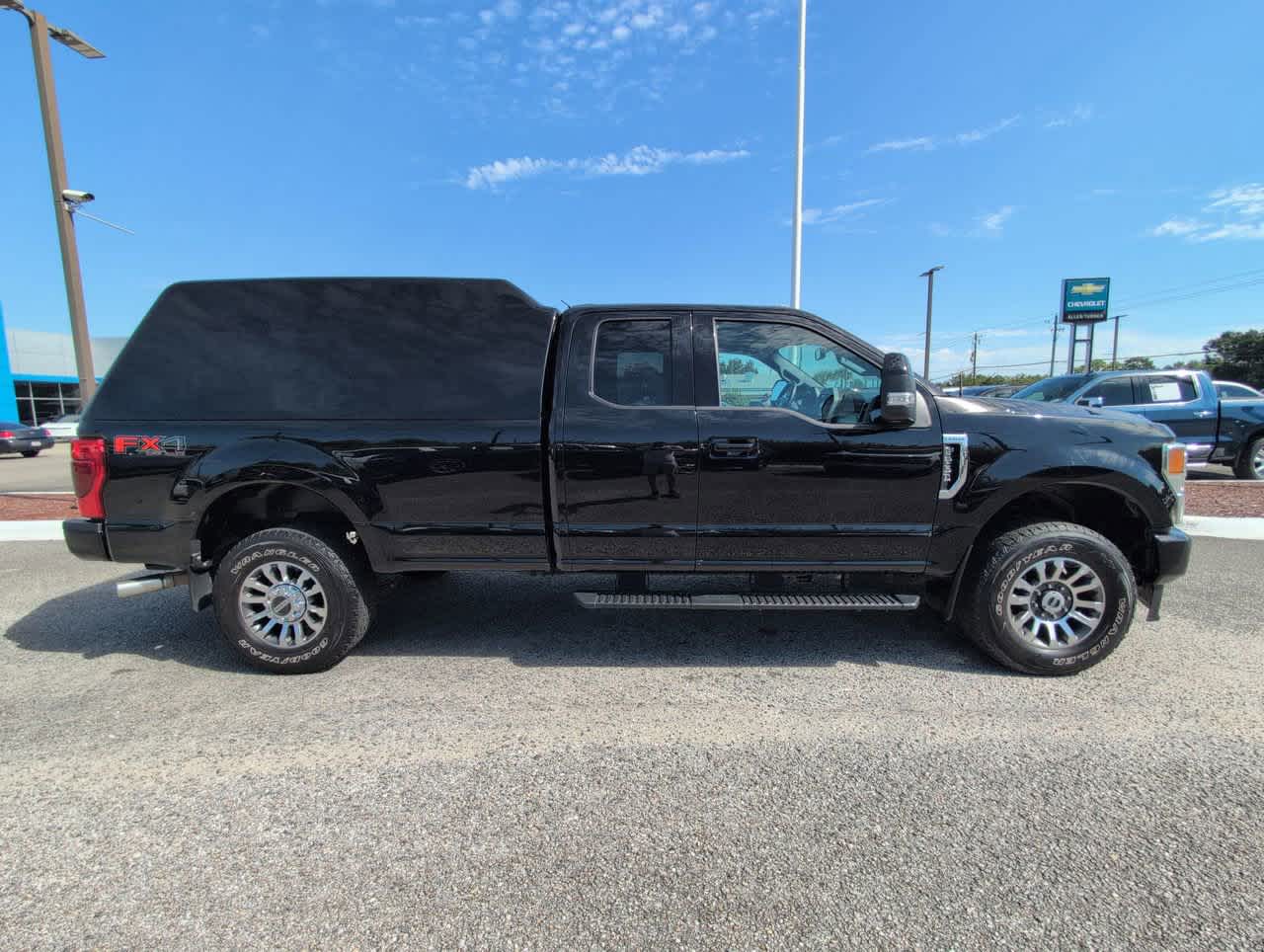 2022 Ford F-250 Lariat photo 2