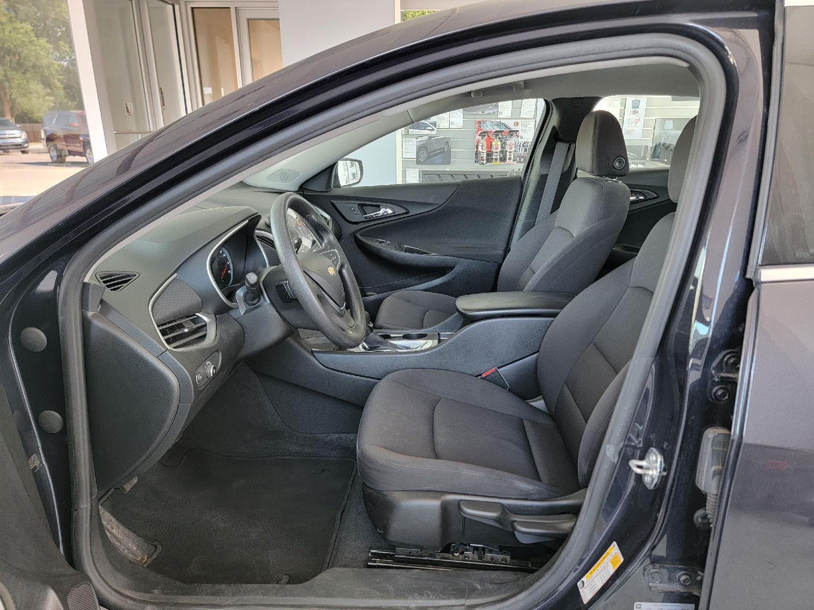 2022 Chevrolet Malibu LS photo 11