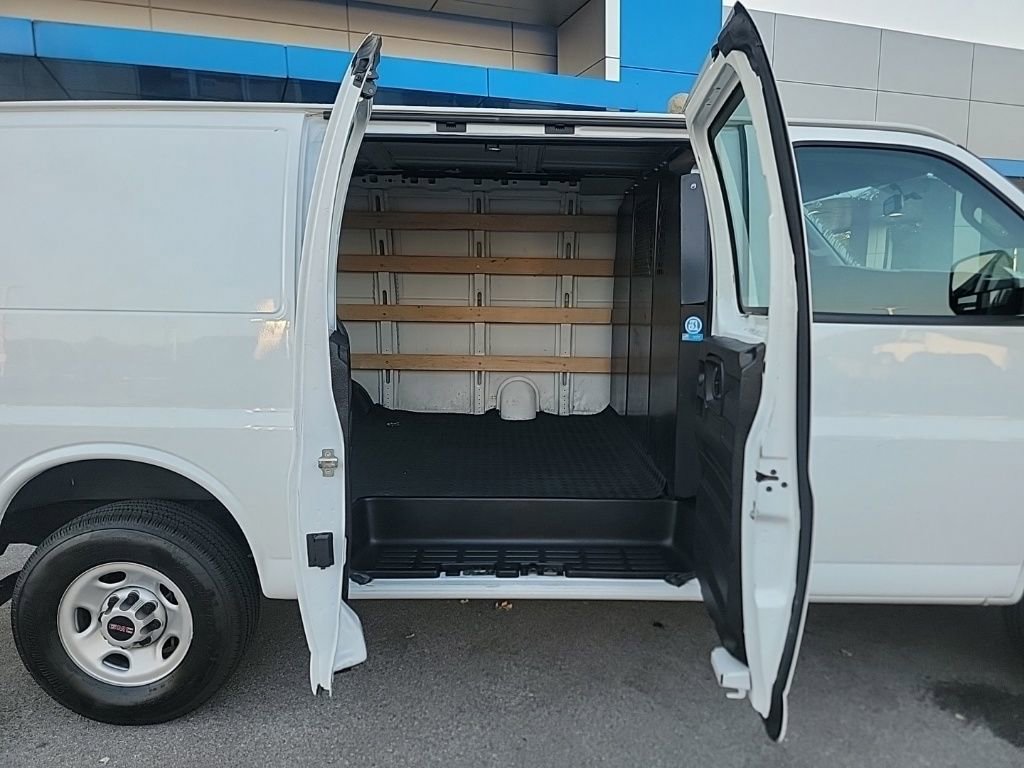 2023 Gmc Savana Cargo 2500 photo 23