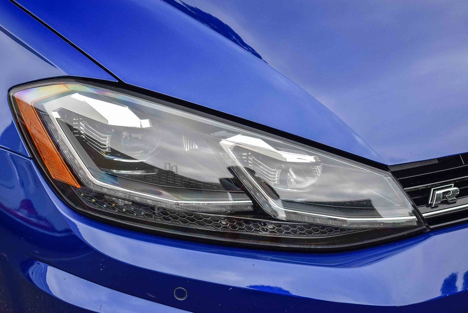 2019 Volkswagen Golf R 4Motion photo 4