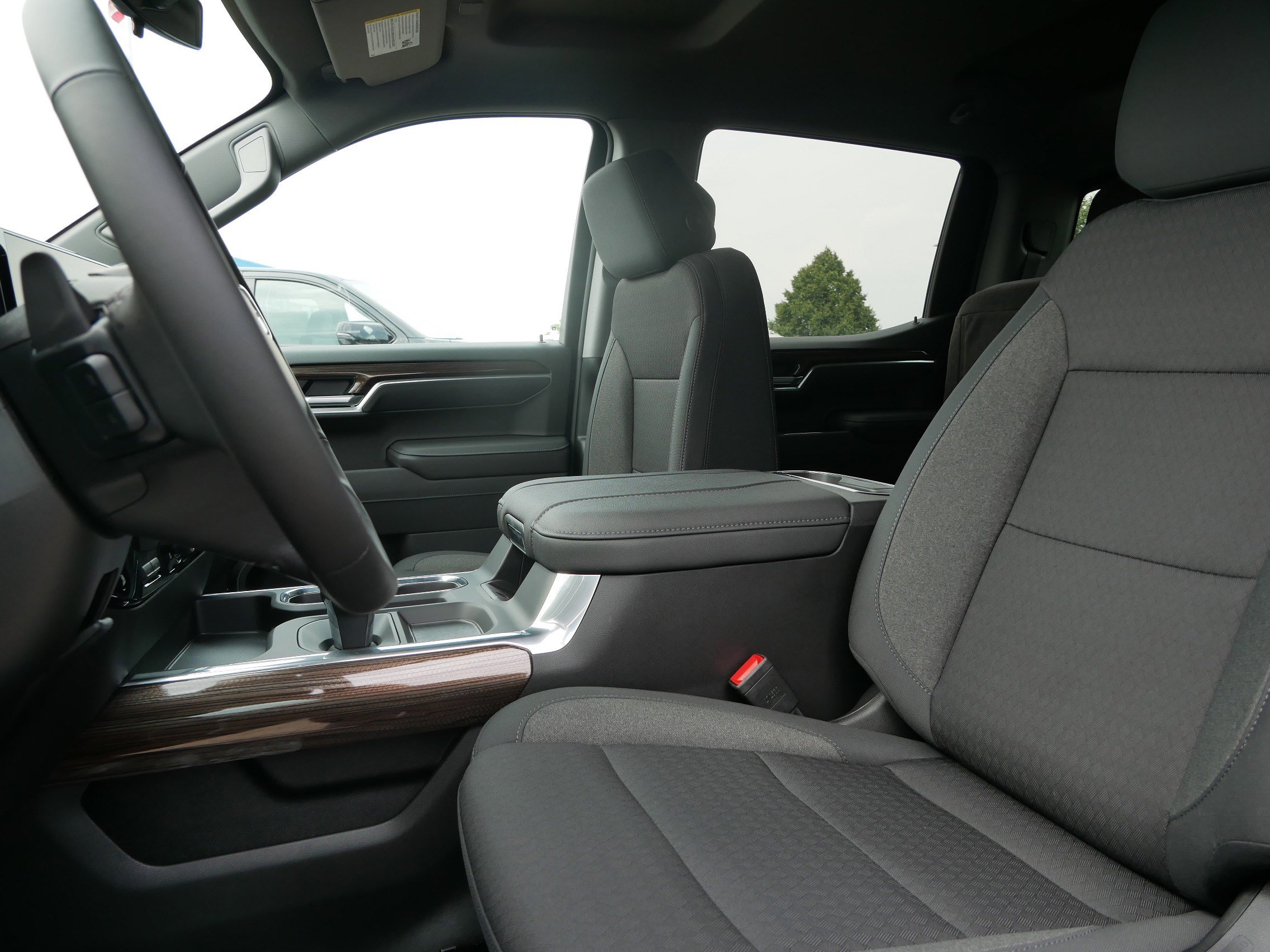 2026 Chevrolet Silverado 1500 LT photo 4