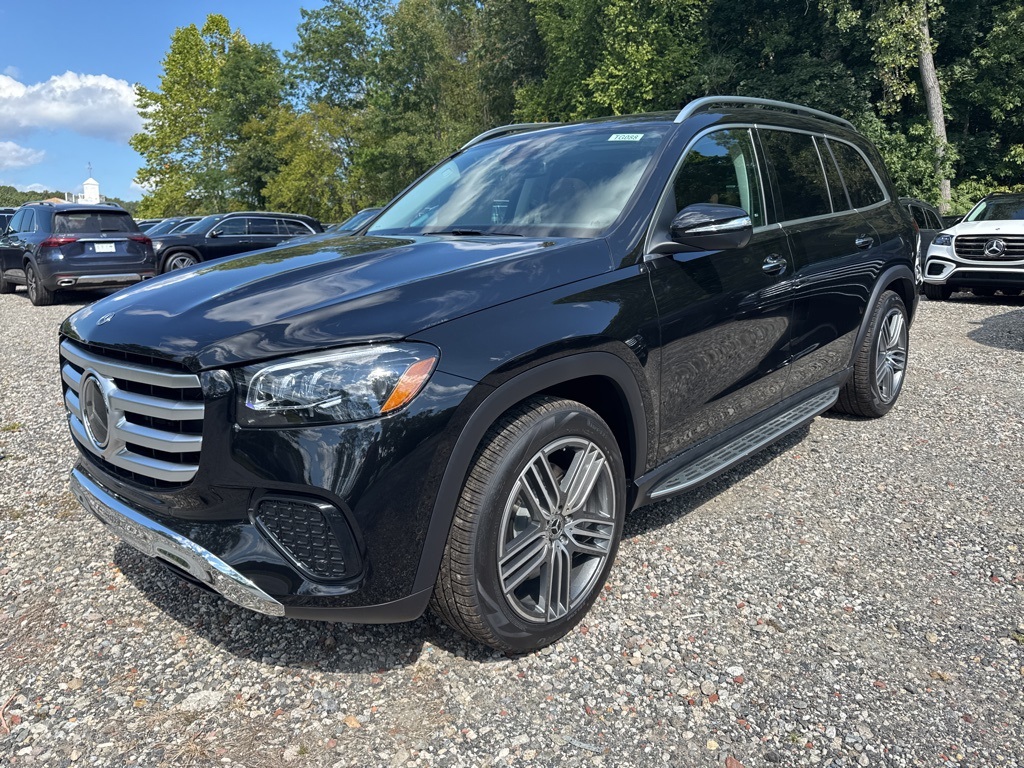 2026 Mercedes Benz GLS 450 4MATIC photo 3