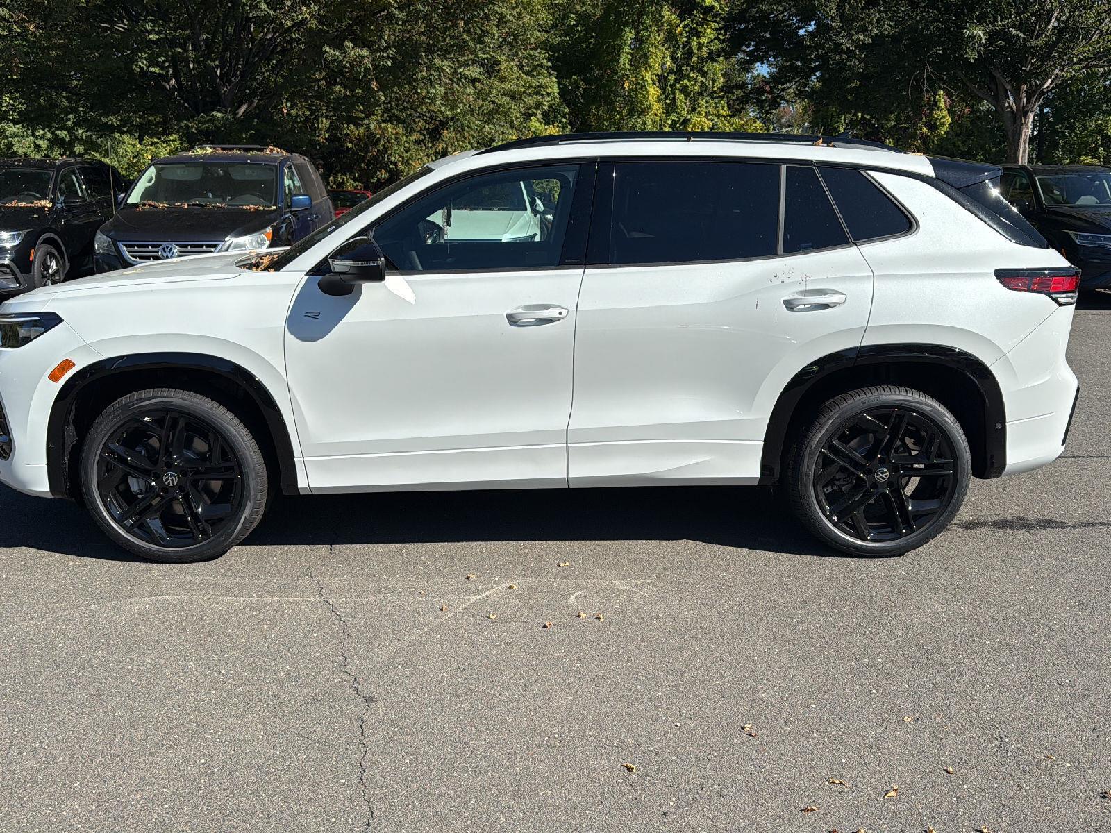 2025 Volkswagen Tiguan SE R-Line Black photo 2