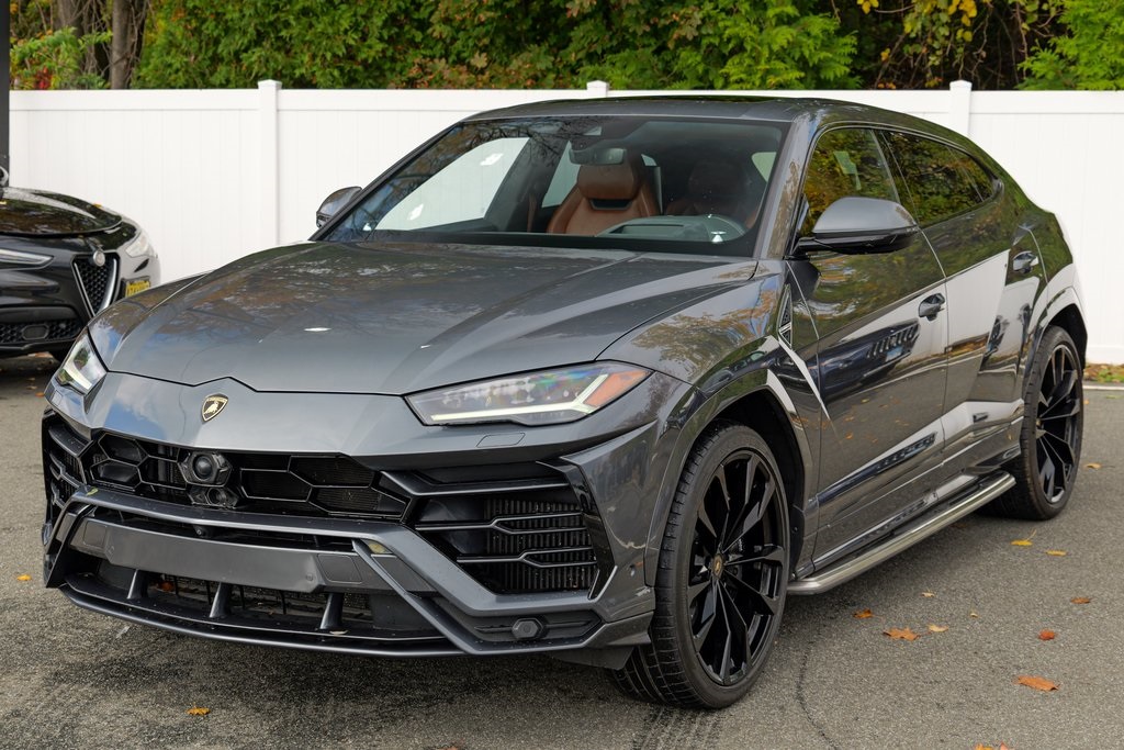 2019 Lamborghini Urus Base photo 3