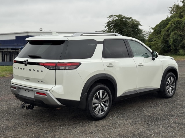 2023 Nissan Pathfinder SL photo 4