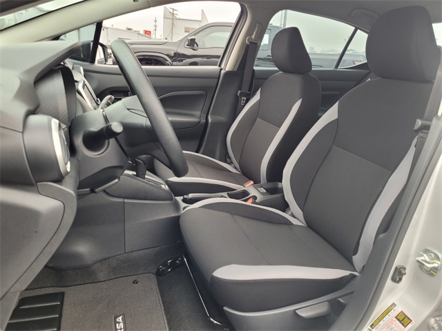 2025 Nissan Versa 1.6 S photo 3