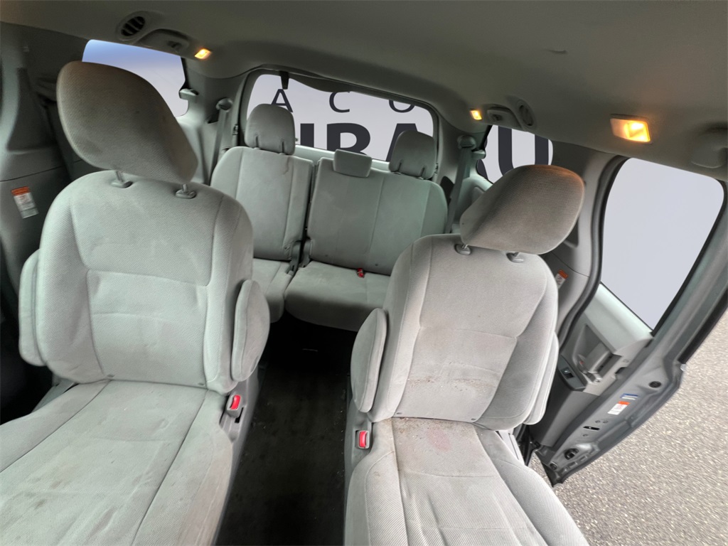 2017 Toyota Sienna L photo 11