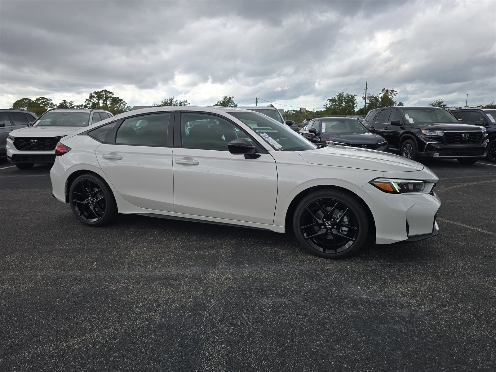 2026 Honda Civic Hatchback Sport Hybrid photo 2