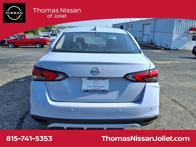 2025 Nissan Versa 1.6 SV photo 2