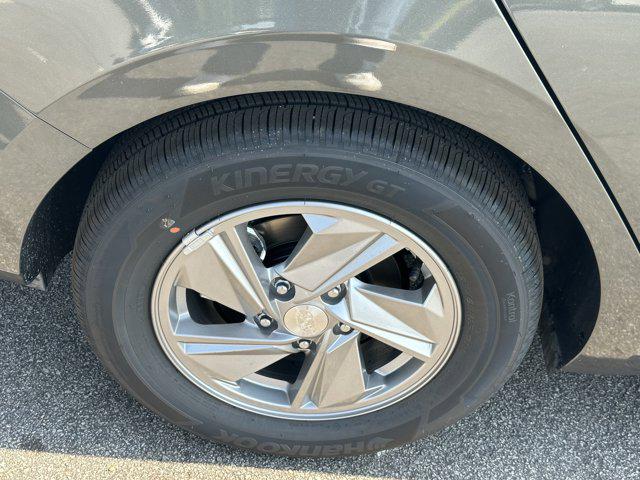 2025 Hyundai Elantra SE photo 16