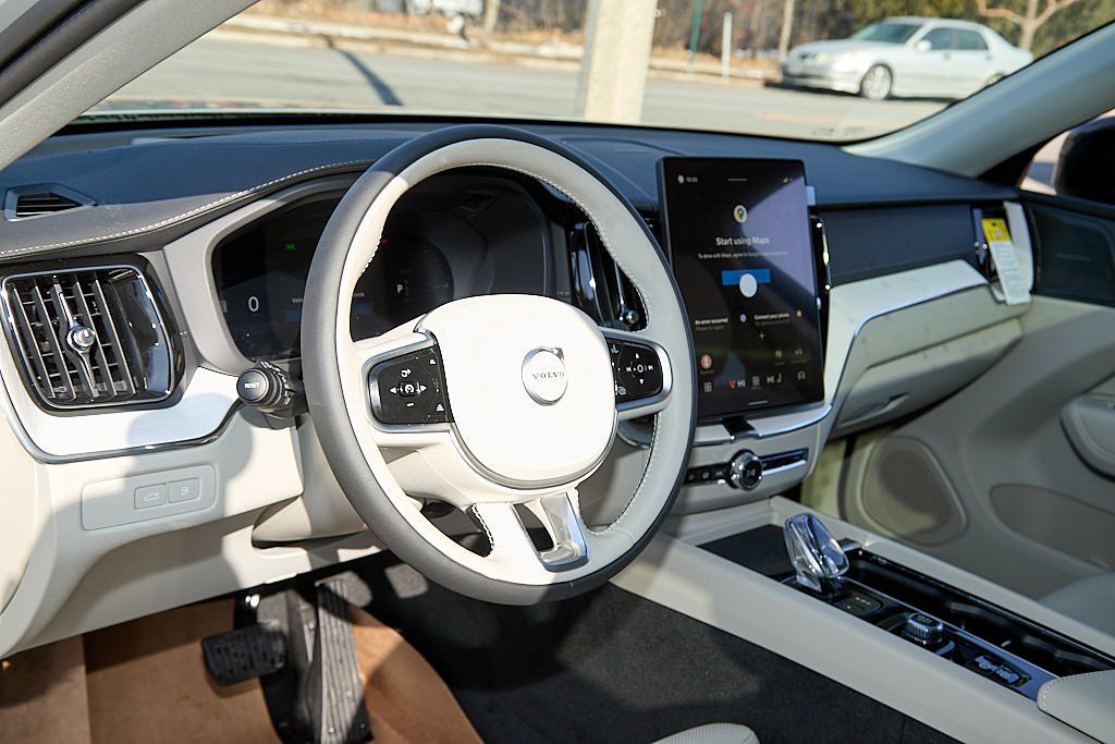 2026 VOLVO XC60 - Image 12