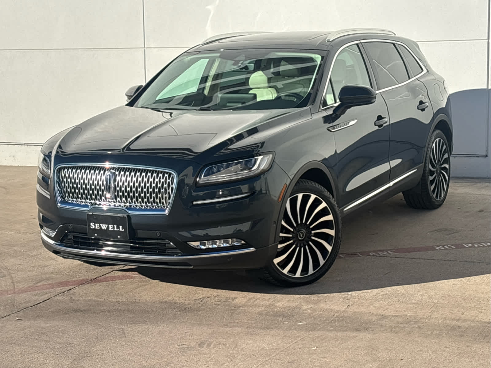 2021 Lincoln Nautilus Black Label's photo