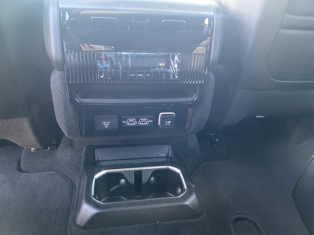 2025 Jeep Wagoneer L Series III photo 15