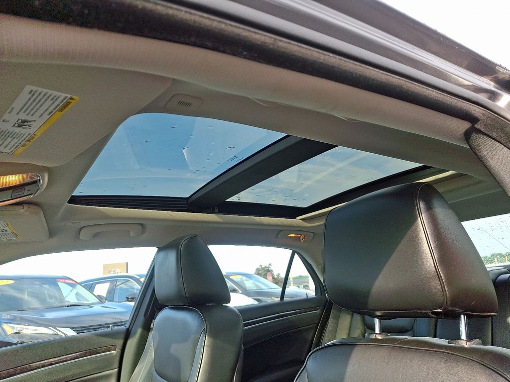 2018 Chrysler 300 Limited photo 13