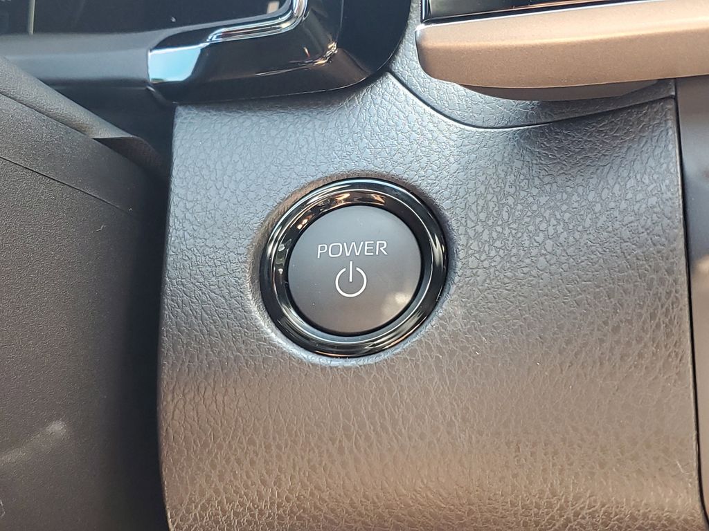 2025 Toyota Camry SE photo 29
