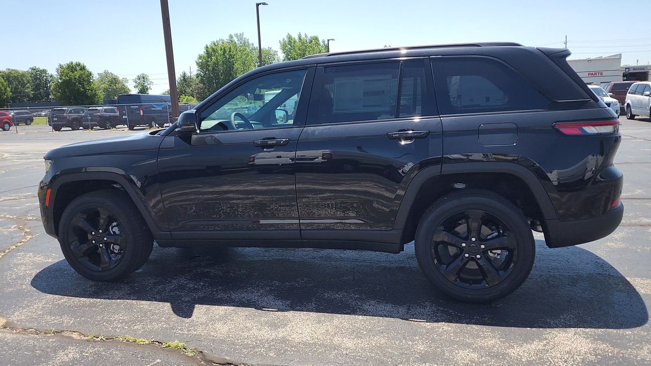 2025 Jeep Grand Cherokee Altitude photo 6