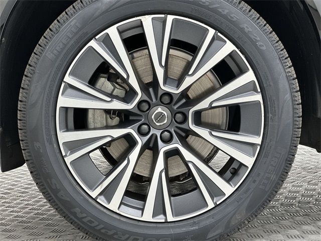 2022 Volvo XC90 T5 Momentum photo 2