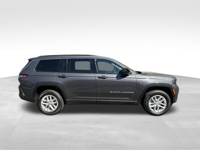 2025 Jeep Grand Cherokee Laredo photo 3