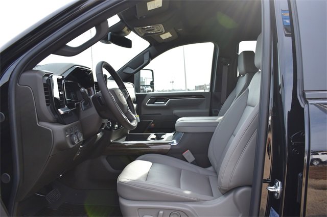2025 Chevrolet Silverado 2500HD LT photo 13