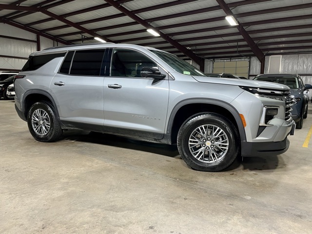 2024 Chevrolet Traverse 2LT photo 4