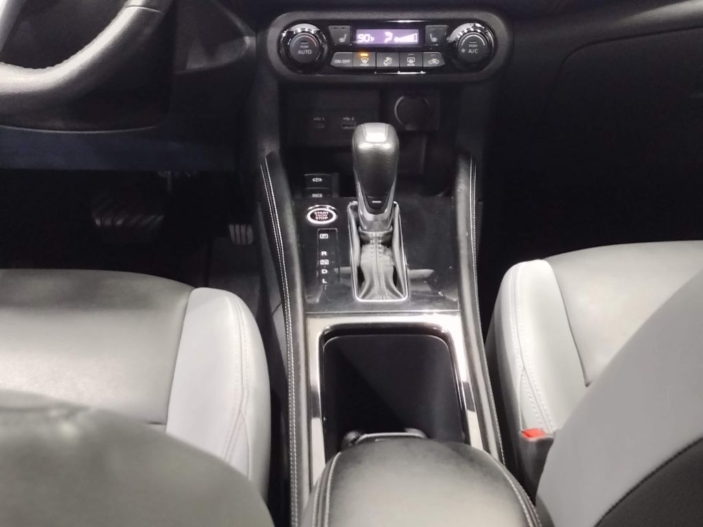 2021 Nissan Kicks SR photo 30