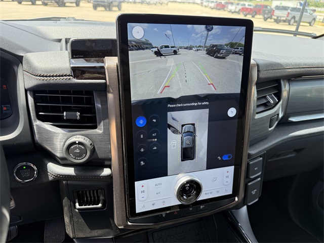 2025 Ford F-150 Lightning Lariat photo 26