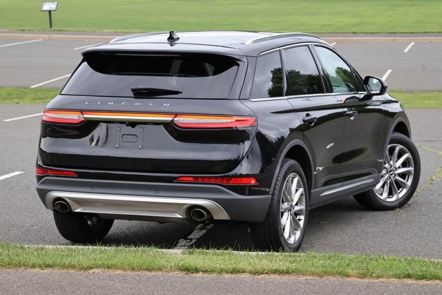 2022 Lincoln Corsair Standard photo 2