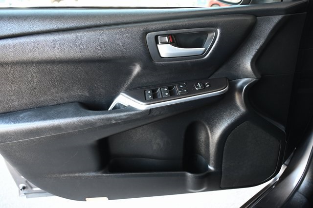 2017 Toyota Camry LE photo 18