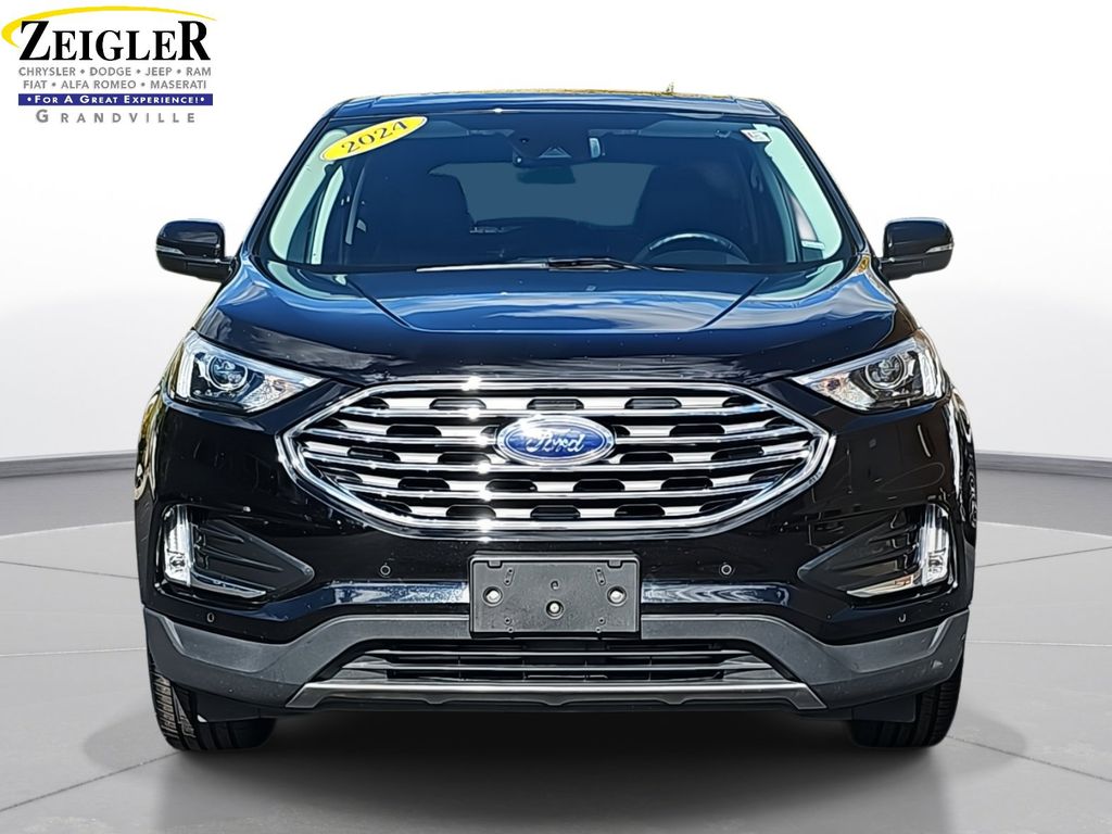 2024 Ford Edge Titanium photo 2