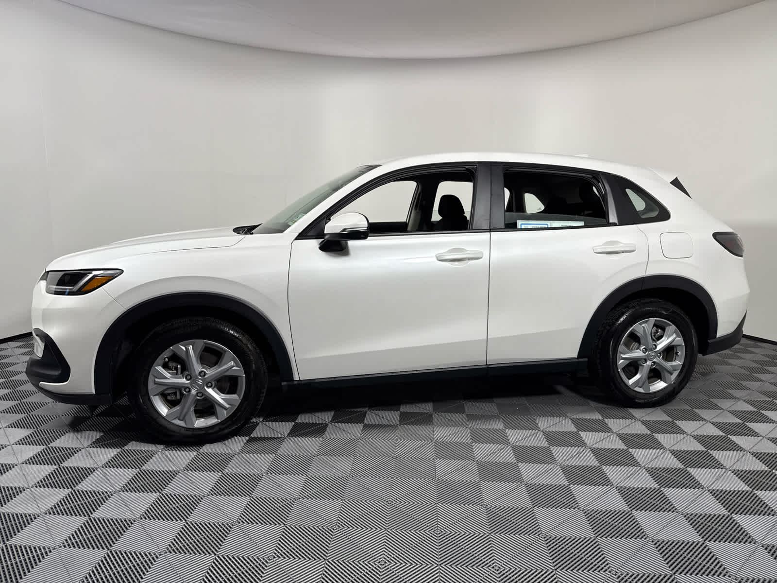 2025 Honda HR-V LX photo 3