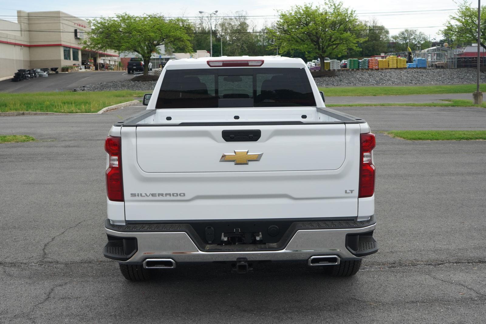 2025 Chevrolet Silverado 1500 LT photo 4