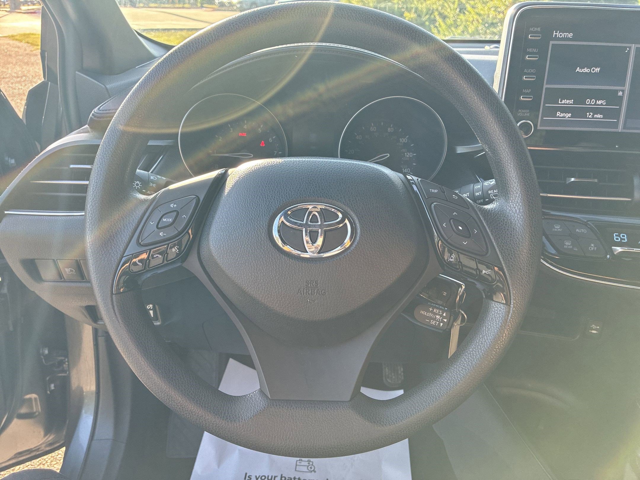2019 Toyota C-HR XLE photo 14